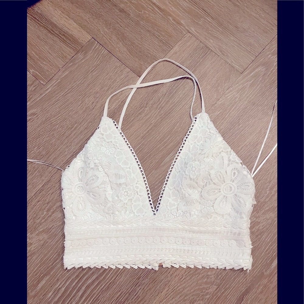 NWT Lace Embroidery Crop Top